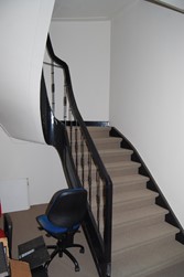 <p>Van het oorspronkelijke laat 19e-eeuwse trappenhuis in Marspoortstraat 1 is alleen de trap van de verdieping naar de tweede verdieping bewaard gebleven. </p>
